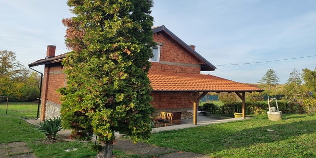 Boždarevac - porodična stambena zgrada